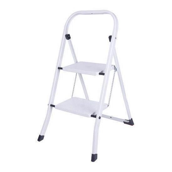 2 széles lépcsőfokú acél létra